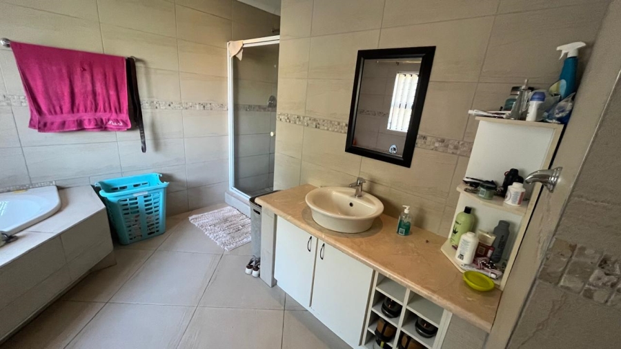3 Bedroom Property for Sale in Wavecrest Eastern Cape
